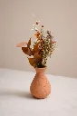 maison-creot-gaia-vase-terre-rousillon-bouquet.webp