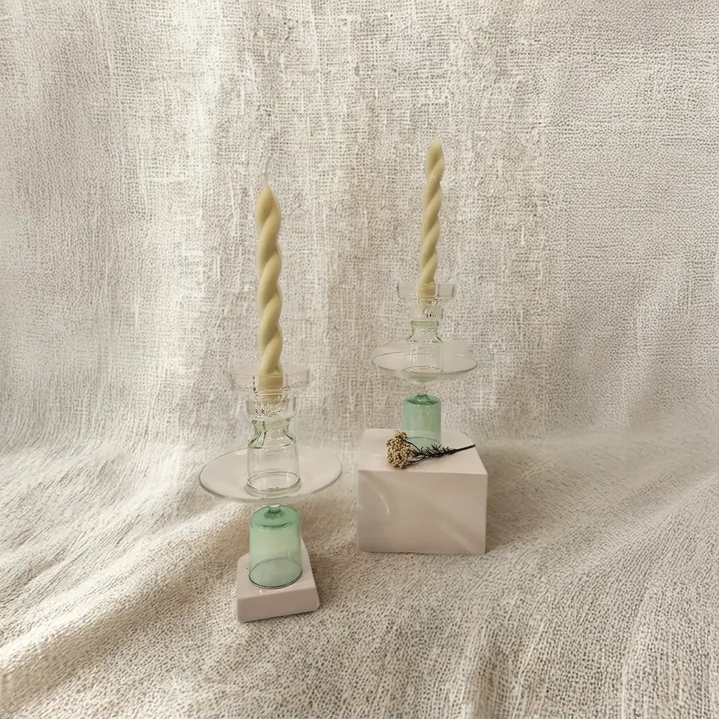 Noée & Isaure – Bougeoirs en verre vert d’eau