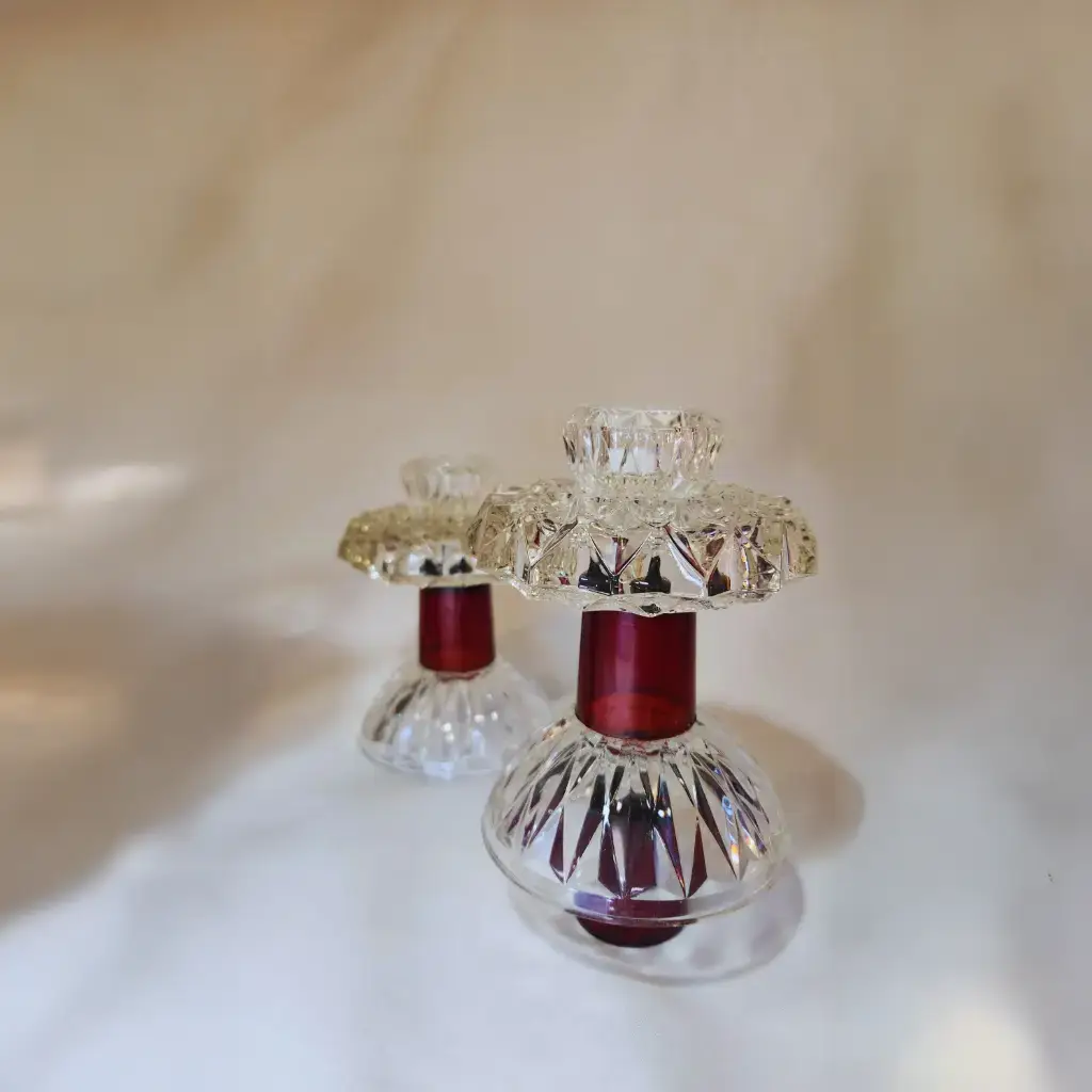 Basile & Hortense – Duo salière et poivrière en verre rouge et cristal