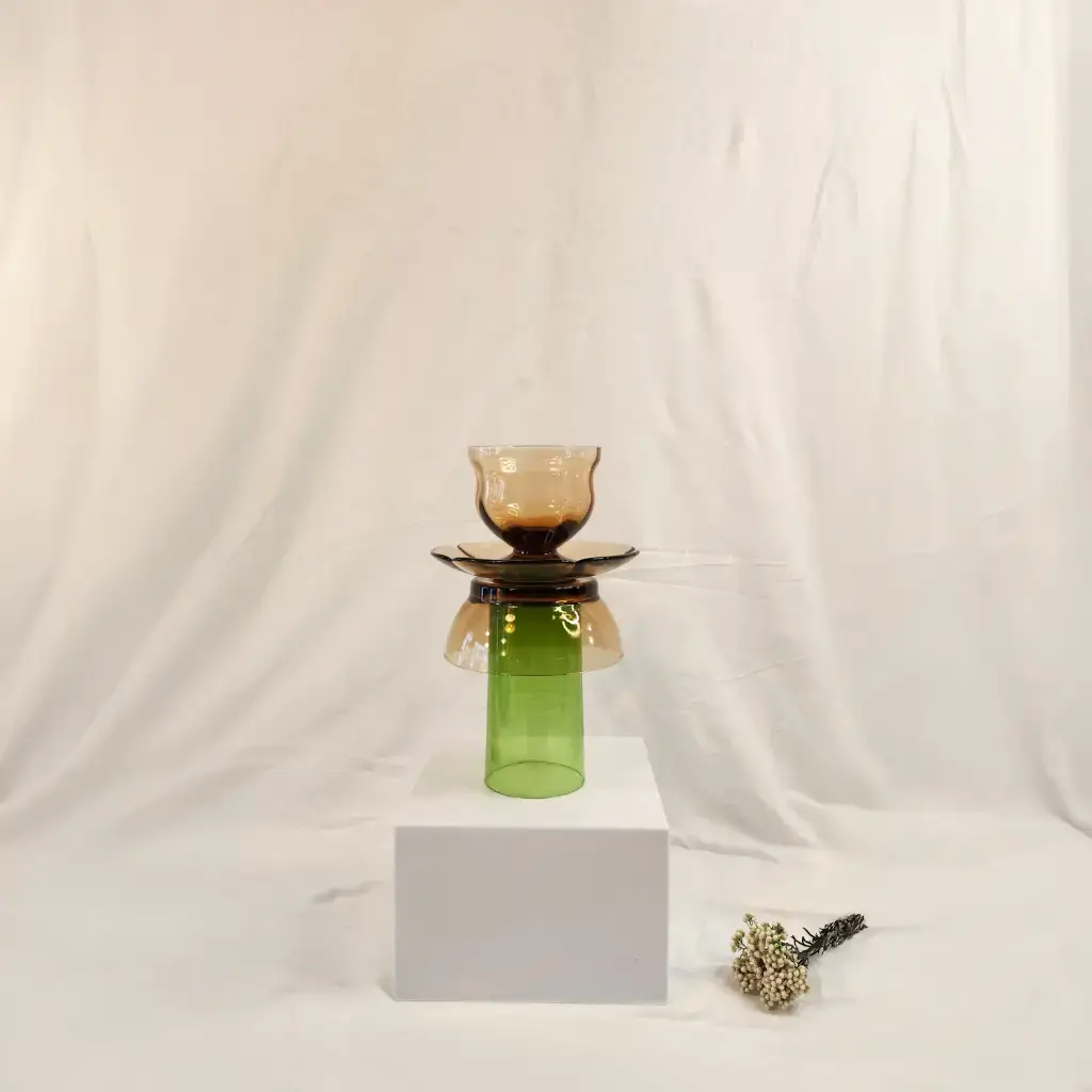 Cléophé – Présentoir en verre coloré